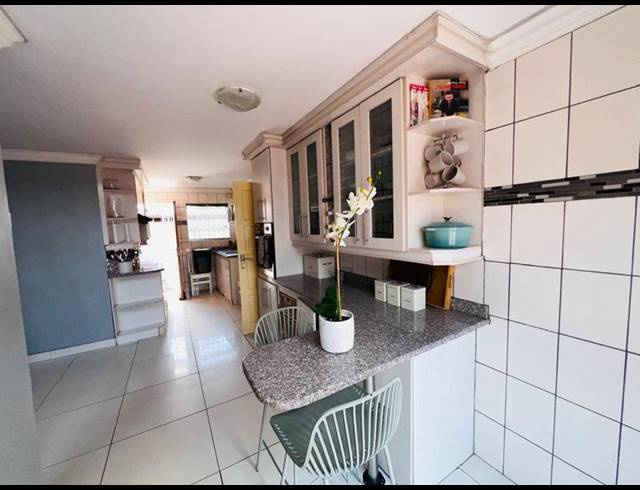 4 BEDROOM HOUSE FOR SALE IN CLAYVILLE